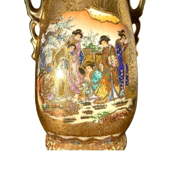 Vintage Satsuma Hand Painted Gold
Gilded Vase. Geisha ladies on both sides. - Picture 4 of 15